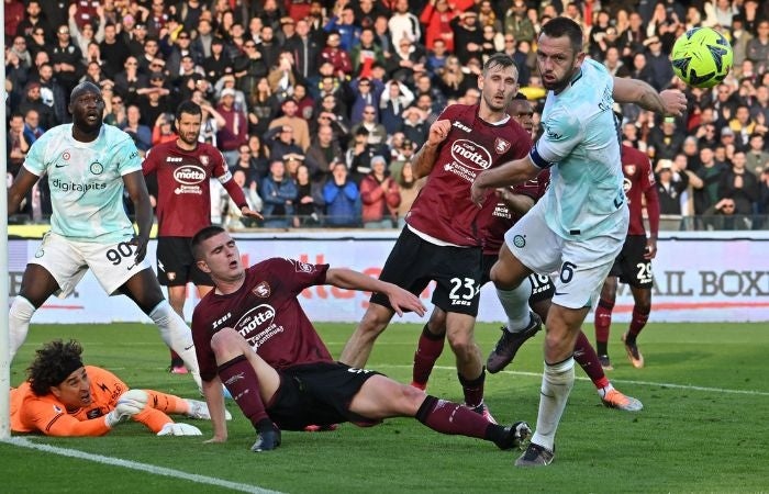 Memo Ochoa fue el héroe del partido ante el Inter