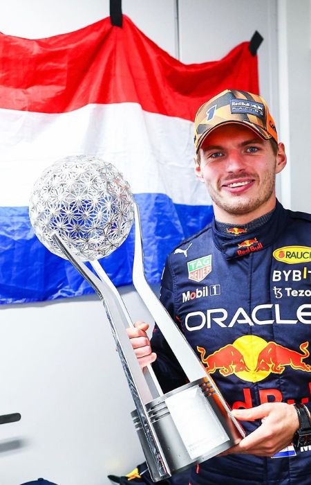 Max Verstappen con su segundo título mundial de Fórmula 1