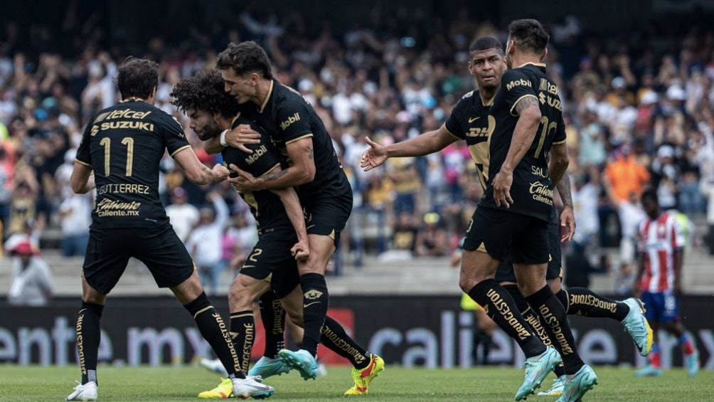 El equipo celebra el segundo gol del encuentro