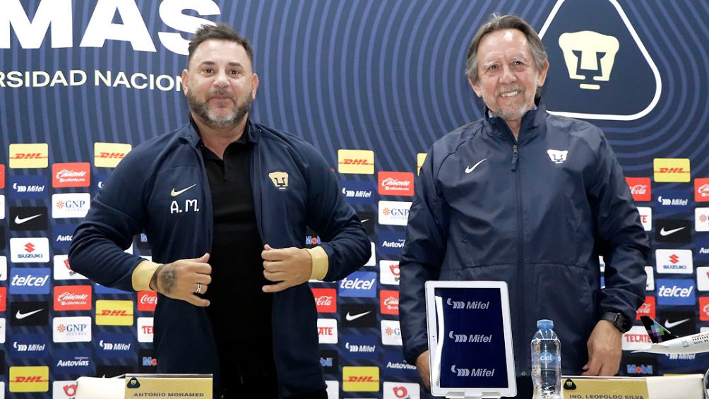 Leopoldo Silva y Antonio Mohamed en la presentación del técnico