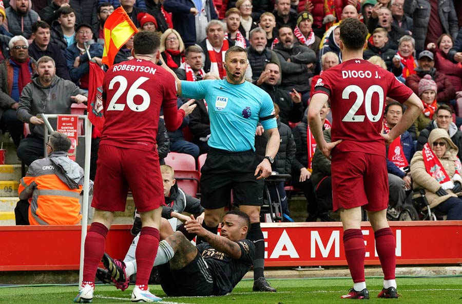 Hatzidakis en señalamiento durante juego entre Reds y Gunners