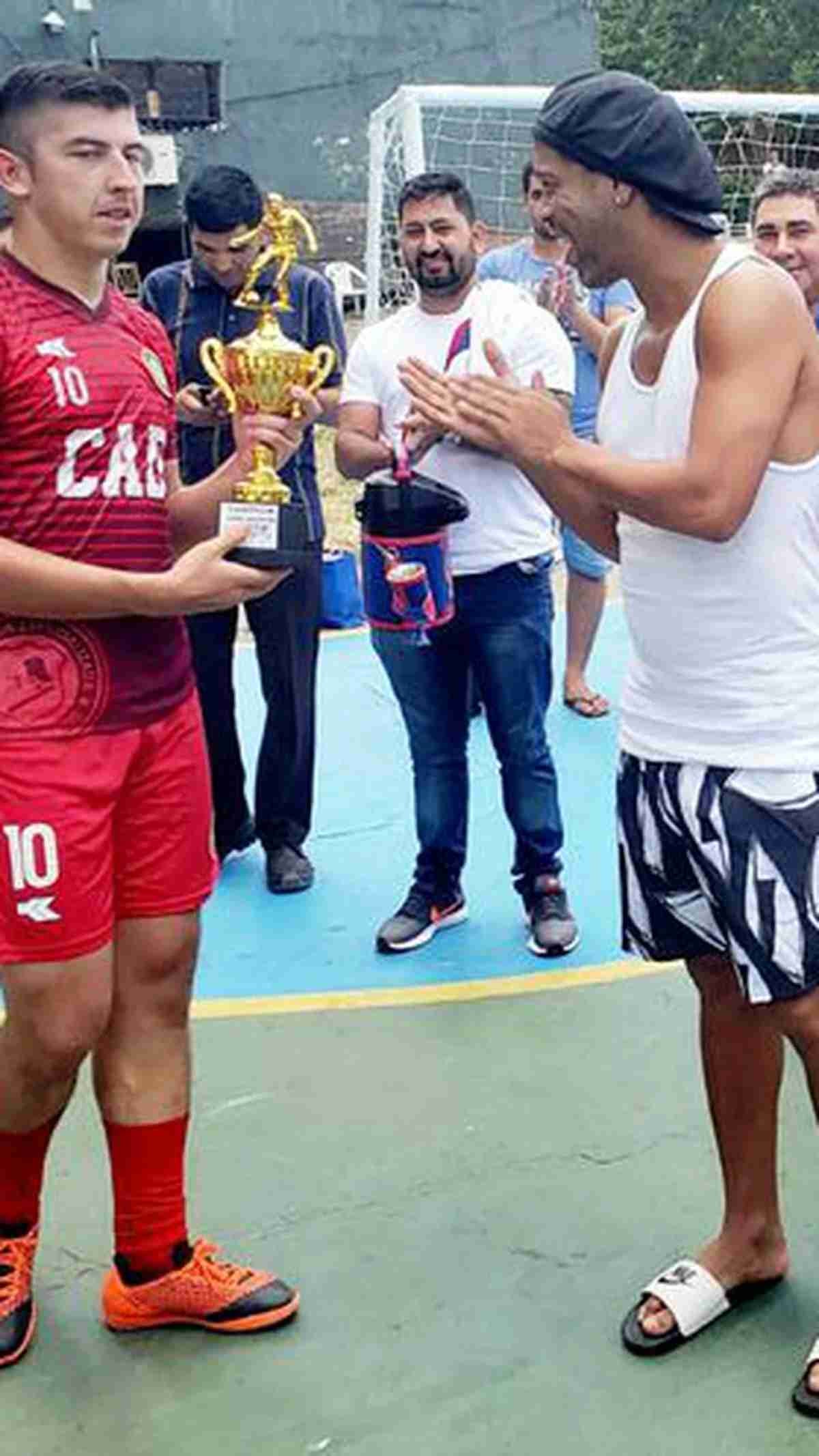 Ronaldinho fue campeón en un cárcel de Paraguay