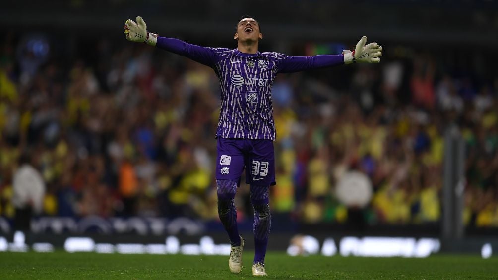 Malagón durante un encuentro con las Águilas del América