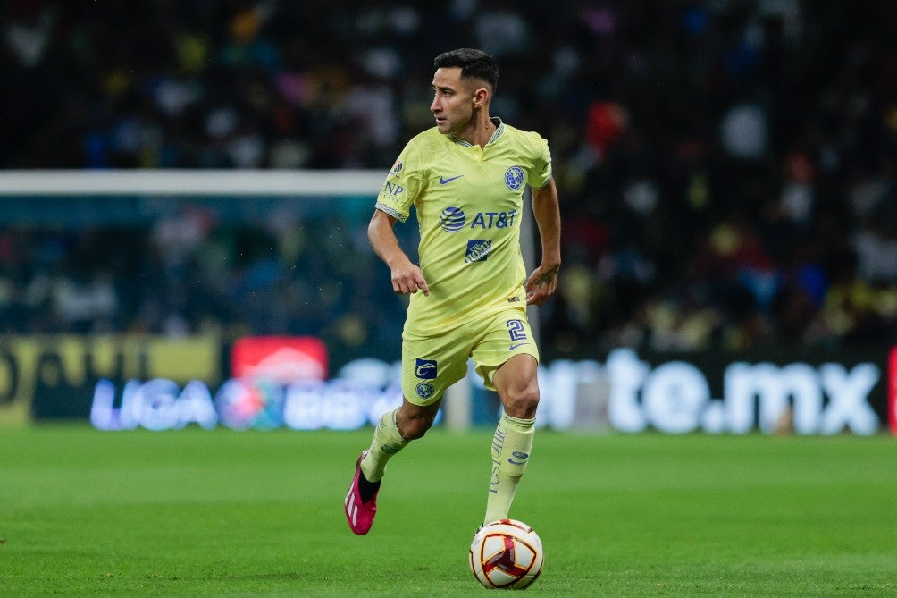 Luis Fuentes en un partido con América