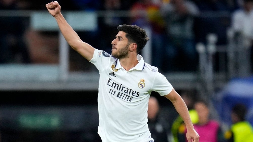 Marco Asensio festeja con el Real Madrid