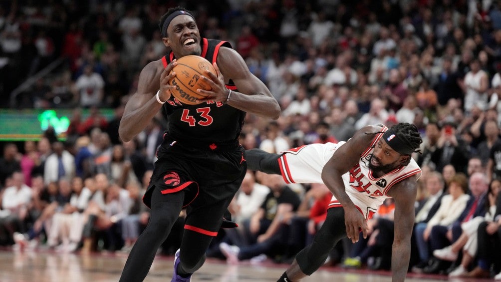 Pascal Siakam se aproxima al tablero