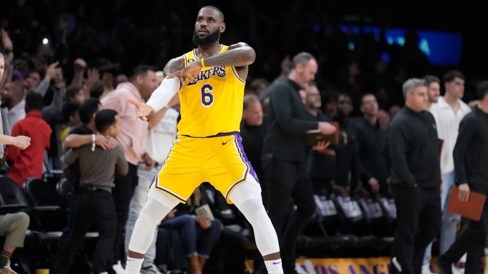 LeBron James celebró la victoria de Lakers