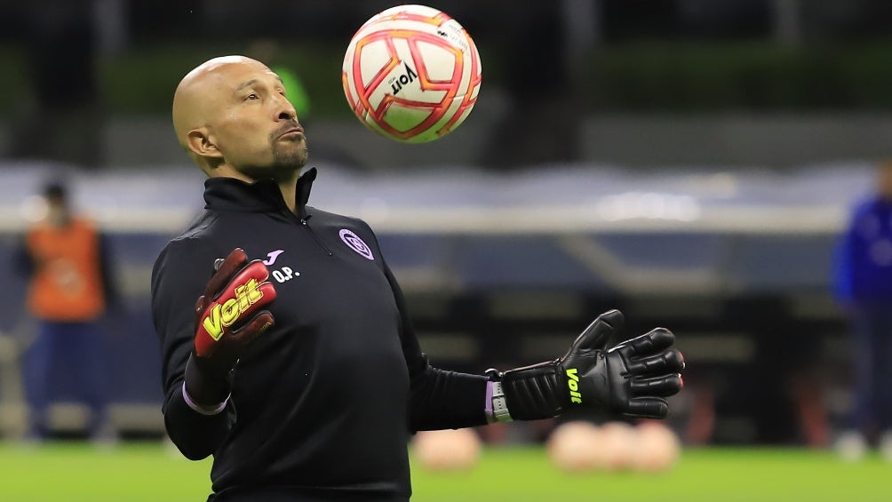 Mostrando su habilidad con el balón