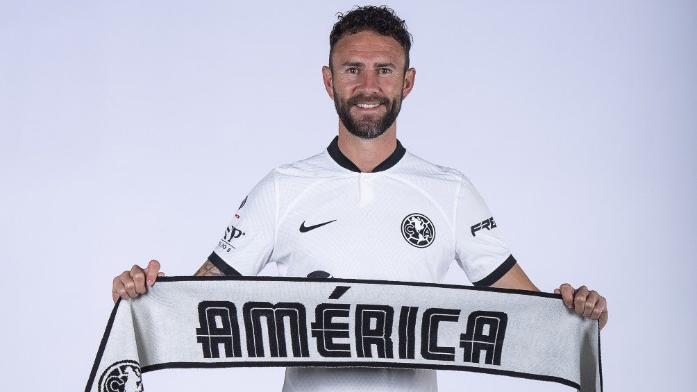 Miguel Layún promueve el futbol entre los jovenes