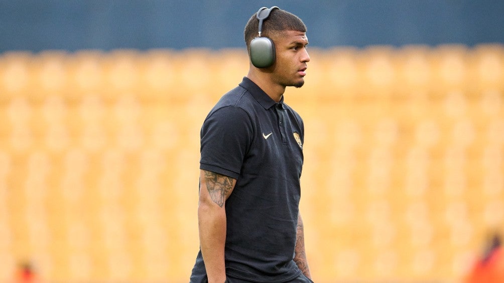 José Luis Caicedo previo a un partido con Pumas