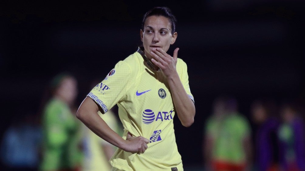 Aurelie Kaci en partido con América