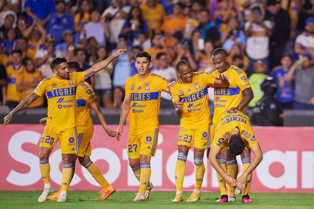 Nicolás Ibáñez celebra su gol en el partido Tigres vs Motagua 