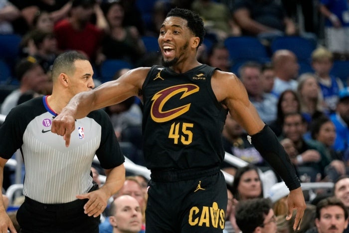 Donovan Mitchell durante un partido de Cleveland