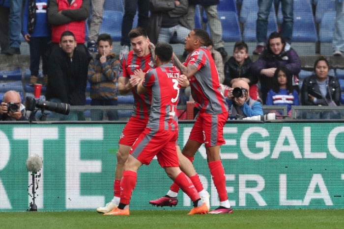 Cremonese festejando tras marcar gol 