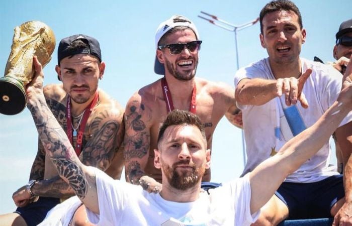 Leonel Messi en los festejos de campeón del mundo en Argentina