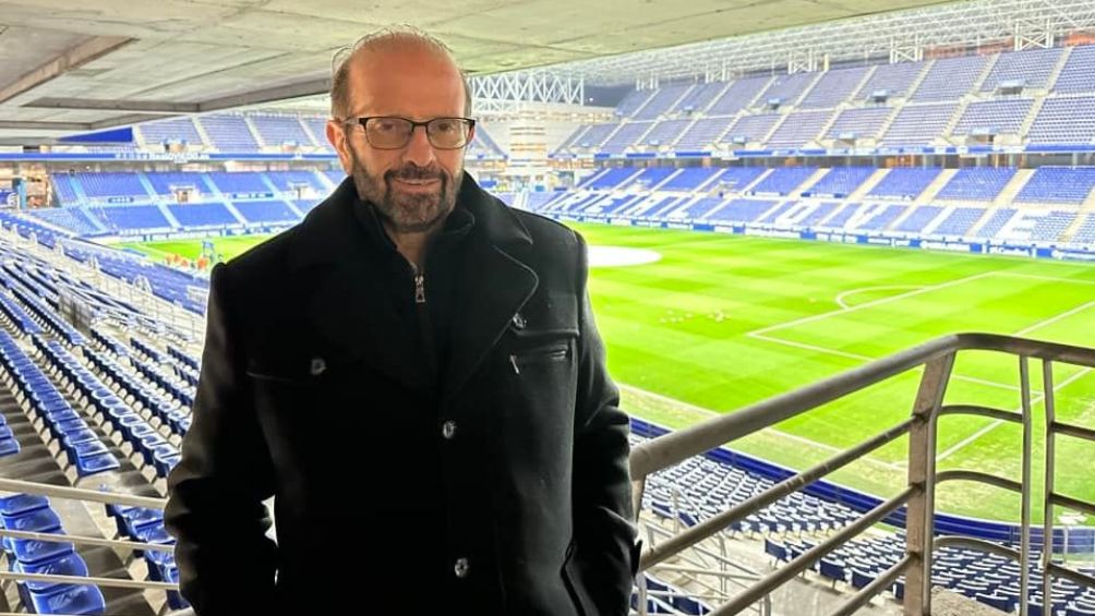 Fernando Schwartz en el Estadio Tartiere, del Real Oviedo de España