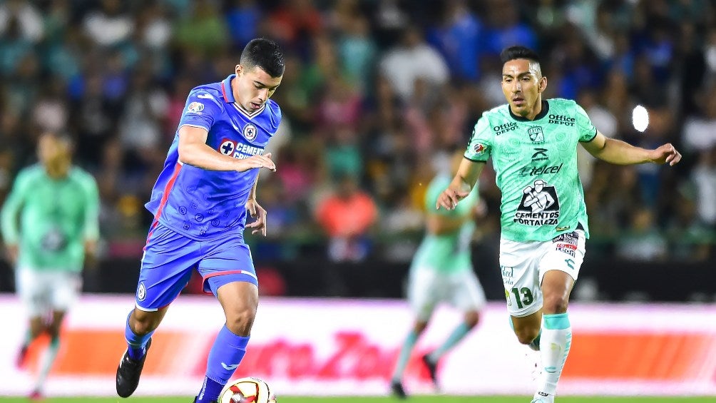 Mena en el partido frente al Cruz Azul