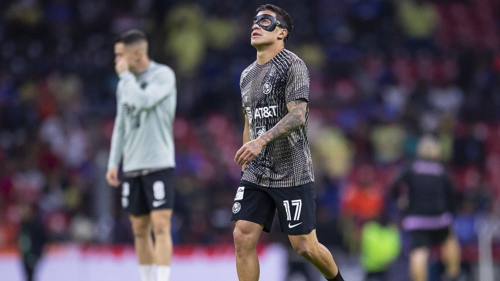 Zendejas en el entrenamiento previo al Clásico Joven