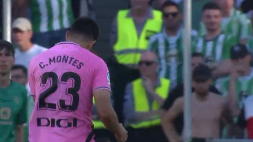 César Montes celebrando su gol de chilena