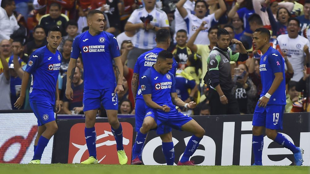 Cruz Azul festejando la victoria 5-2 en el Apertura 2019 en Estadio Azteca