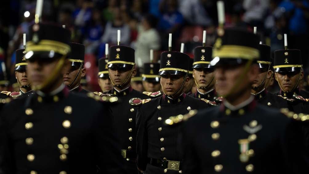 Los cadetes mostraron la bandera y tocaron el himno