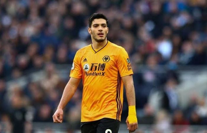 Raúl Jiménez en un partido de Premier League con el Wolverhampton