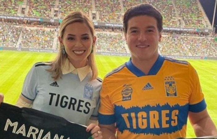 Samuel García y Mariana Rodríguez en el Estadio Universitario 