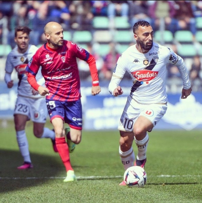 Abdelii Himad durante el partido de Rangers vs Clermont