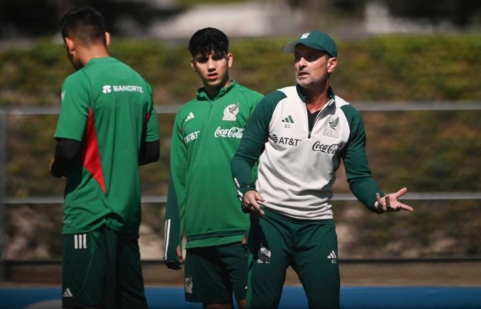 Diego Cocca en uno de los entrenamientos de su primera convocatoria con el Tri