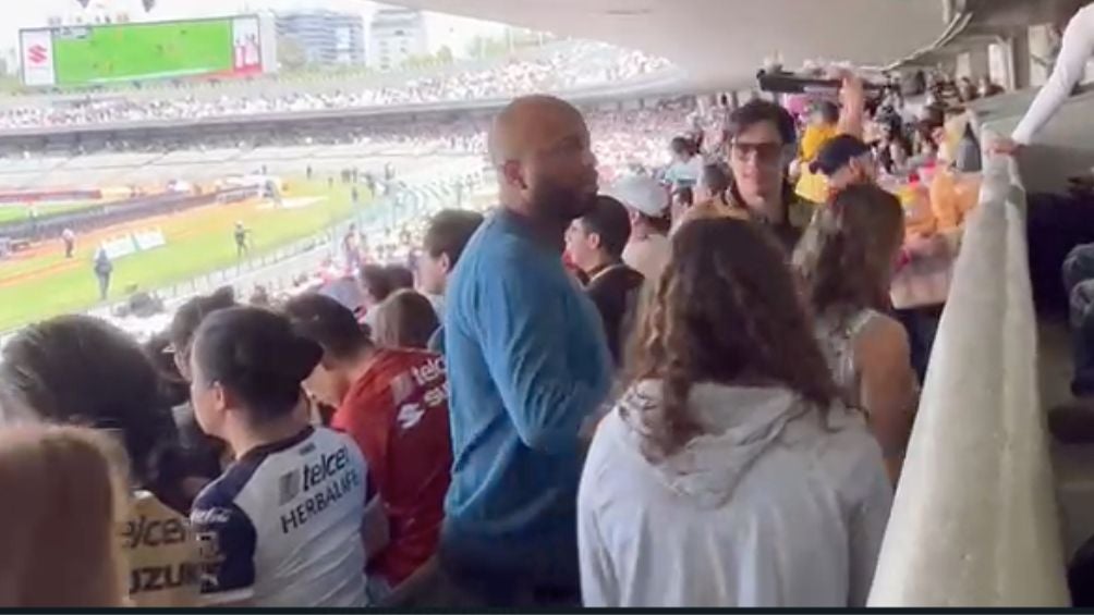 El auxiliar de las Águilas llegando al Estadio Olímpico Universitario