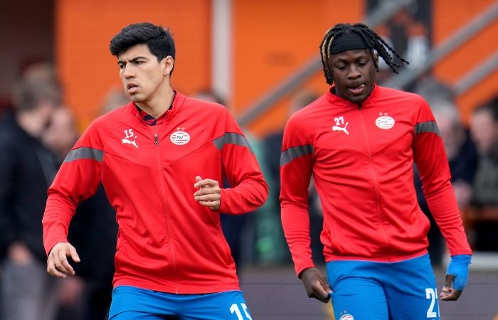 Érick Gutiérrez calentando previo al duelo ante Volendam