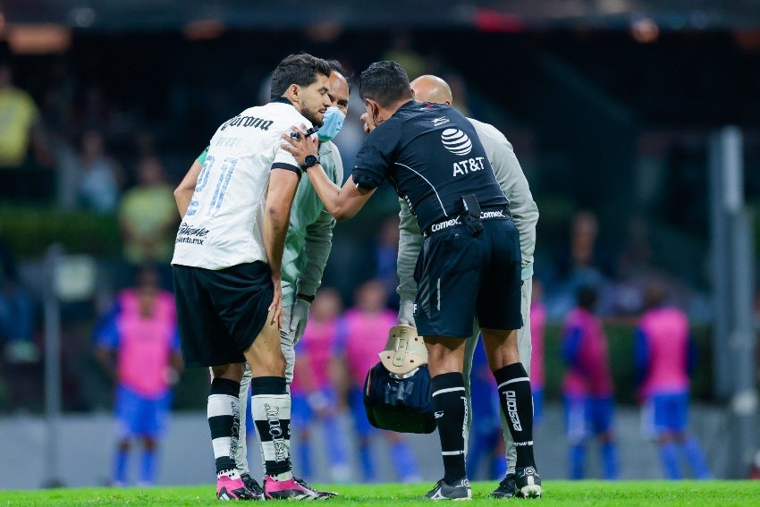 Henry Martín se lesionó en el duelo ante Cruz Azul