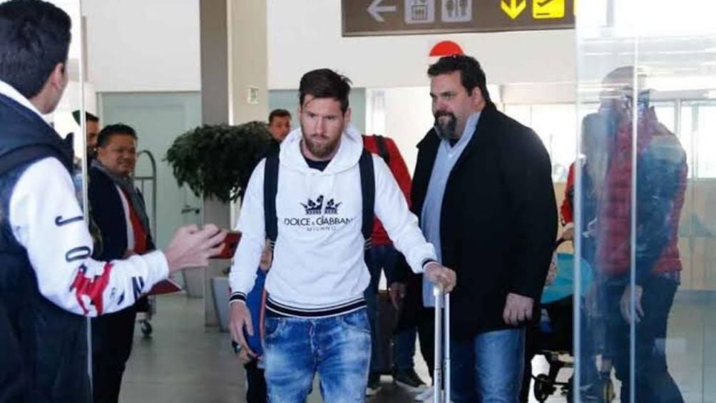 Messi en el aeropuerto de Barcelona