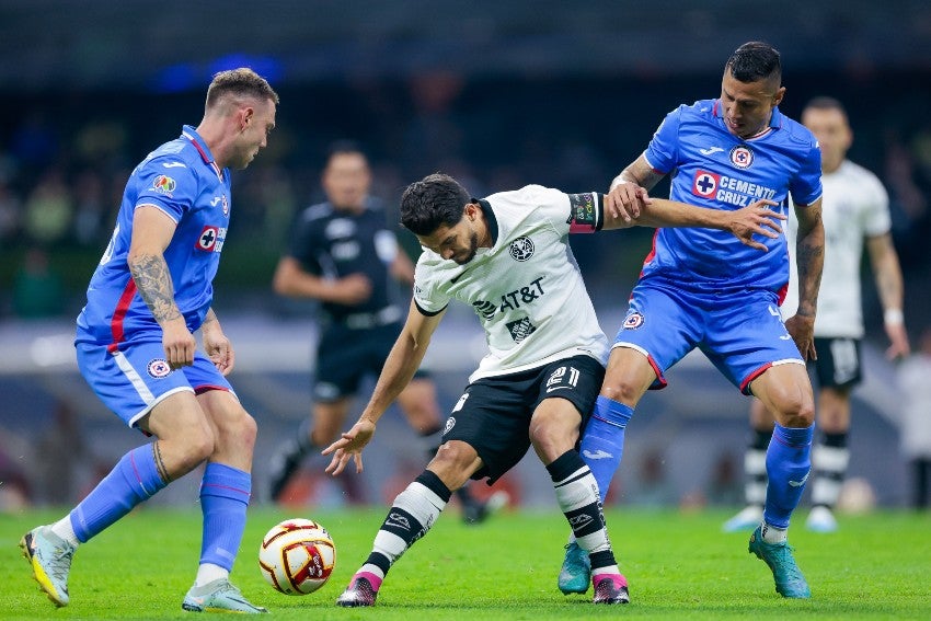 Cruz Azul y América se vieron las caras en el Estadio Azteca