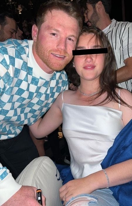 Canelo Álvarez y su hija la mayor en su fiesta de XV años