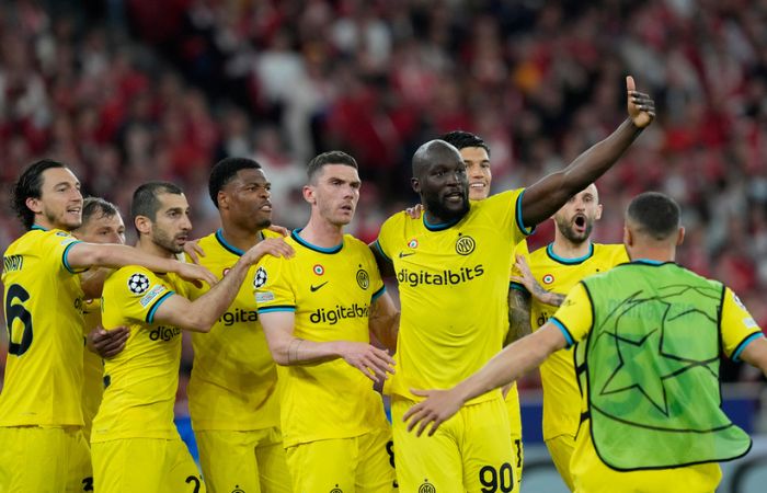 Jugadores del Inter celebrando gol ante el Benfica en Champions League