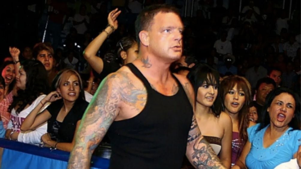 Vampiro entrando a una arena de AAA