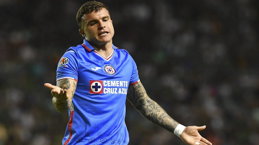 Christian Tabó en un partido con Cruz Azul