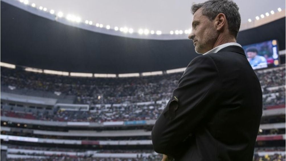 Diego Cocca en su primer partido en el Estadio Azteca