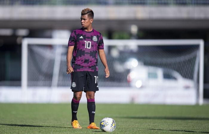 Efraín Álvarez en un partido de la Selección Mexicana en Toulon