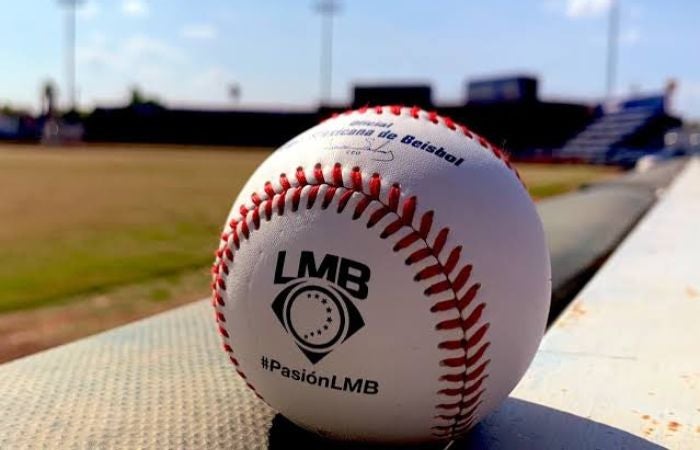 Pelota de la LMB en el estadio de Saraperos