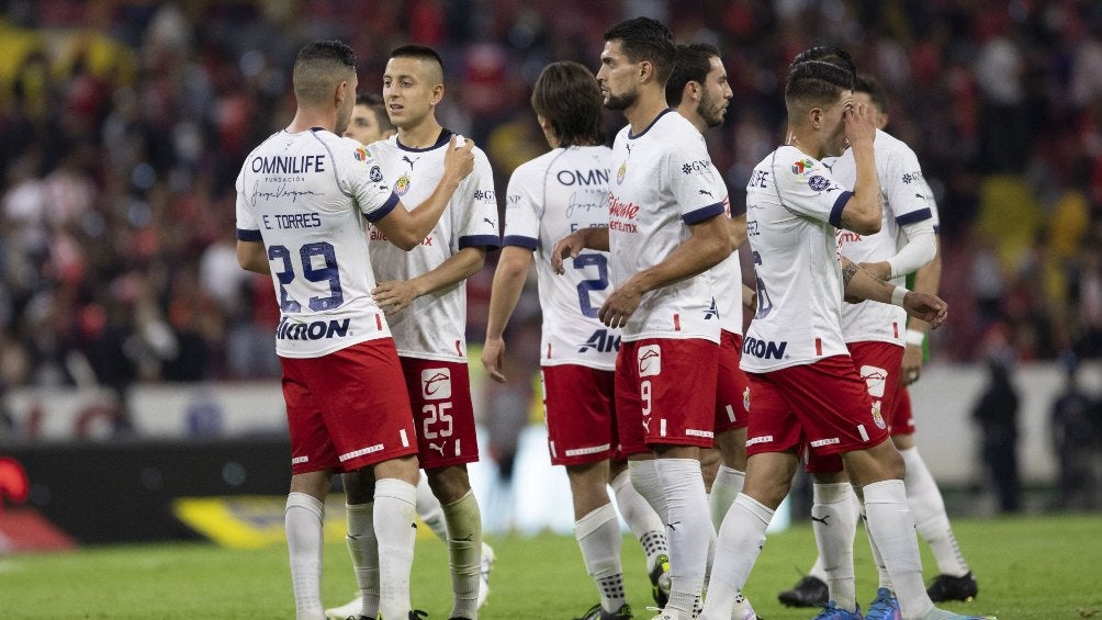 Los jugadores de Chivas festejan