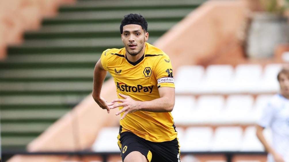 Raúl Jiménez durante un partido con Wolves