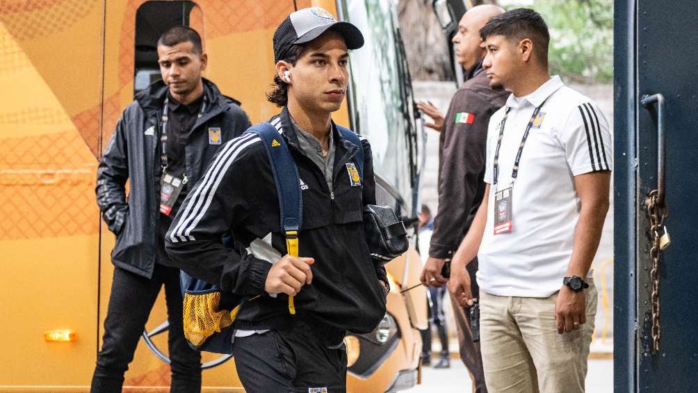 El delantero viajando con Tigres