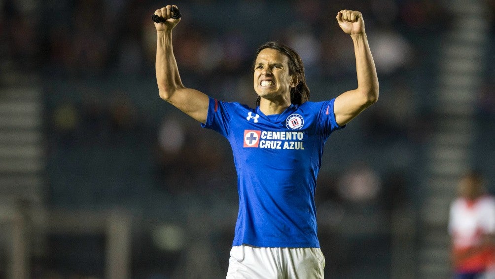 Jerry Flores celebra con Cruz Azul