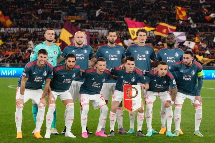 Feyenoord se toma la foto en el encuentro contra la Roma