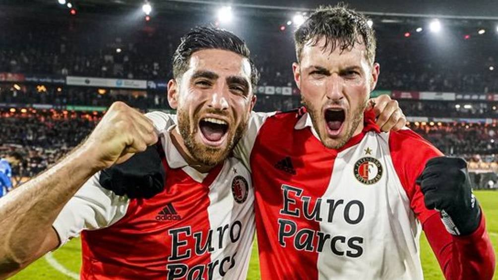 Santiago Giménez la sigue rompiendo en el Feyenoord