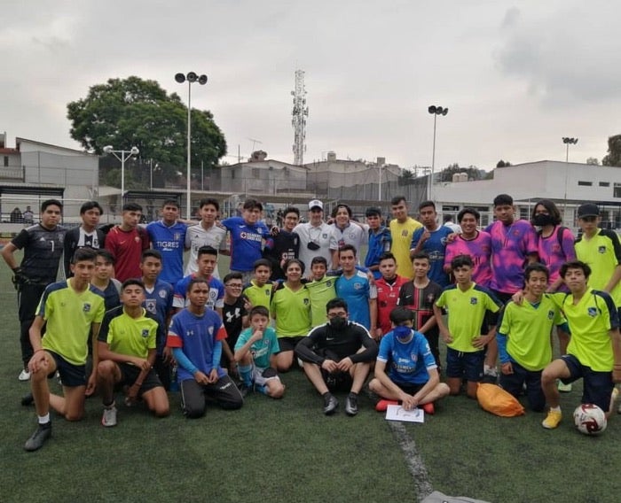 Chaco Giménez con alumnos en el CEFOR 