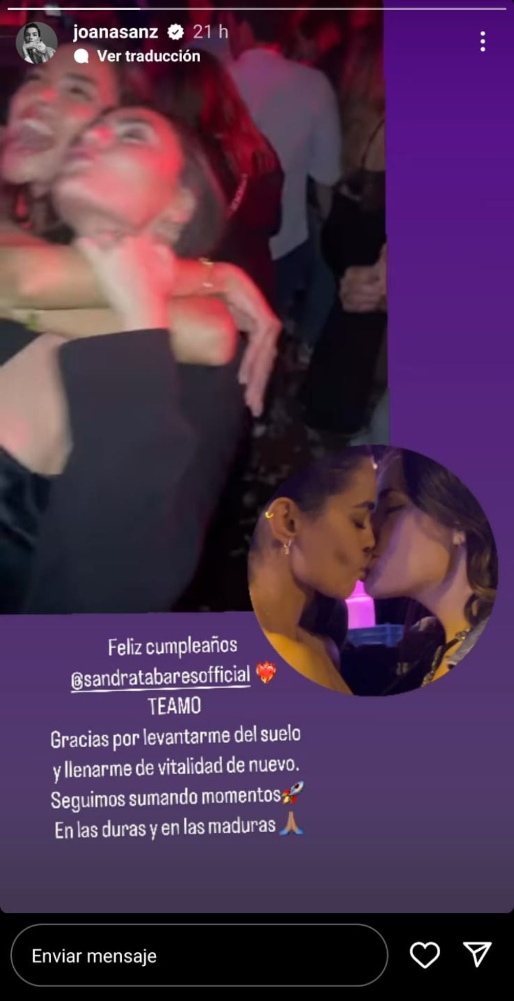 Joana Sanz se dio un beso con su amiga