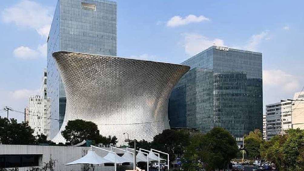 Ataque armado dentro de un Starbucks en Polanco deja un muerto